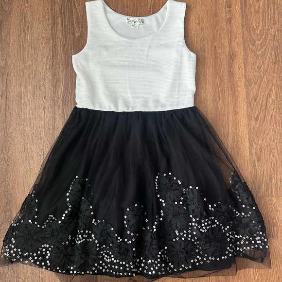 Girls Fancy Dress Ivory And Black - Picture 4 of 8